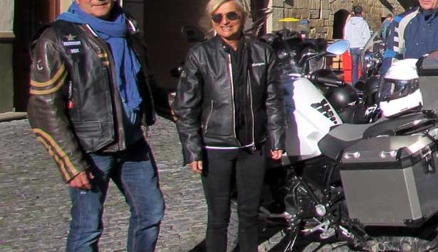 Trois motards du club avec leurs motos