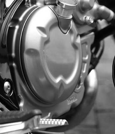 Bloc moteur de moto en noir et blanc